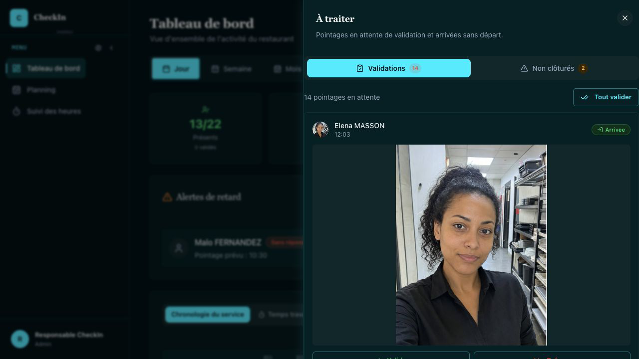 Validation de démonstration CheckIn : portrait généré horodaté rattaché à un employé fictif, à valider ou refuser